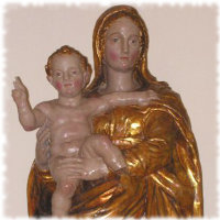 particolare della statua di Maria